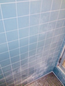 浴室壁水垢